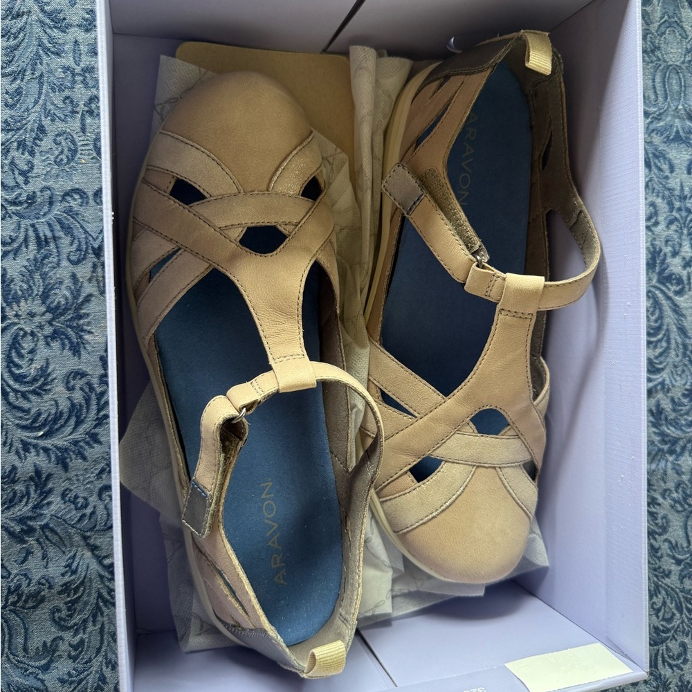 Aravon Women's Beige Tan Strappy Slingback Sandals